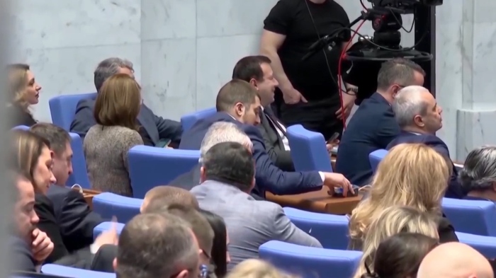 \"Възраждане\": \"ЦИК игнорира Европейски регламент\". Фирми отказват да поставят политически реклами, заради риск от глоби