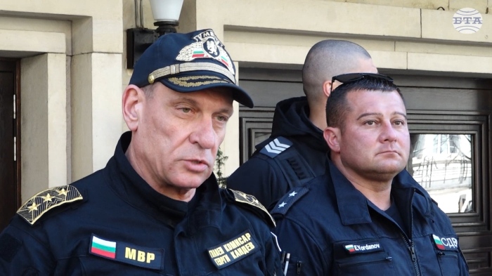 Четири акции се провеждат за купен вот: Има задържани с тефтери и големи суми пари