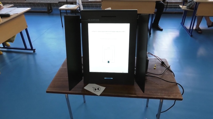 Удостоверяването на машините за вота: Външните наблюдатели вече имат достъп до процедурата