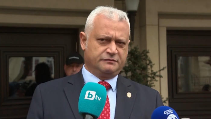 Вътрешният министър Дечев: \"Прокурор Русинова е пътувала в чужбина с Петьо Еврото\"