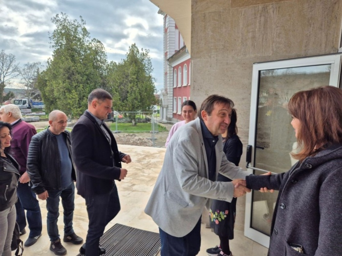 Отборът на Румен Радев се срещна с жителите на Мизия