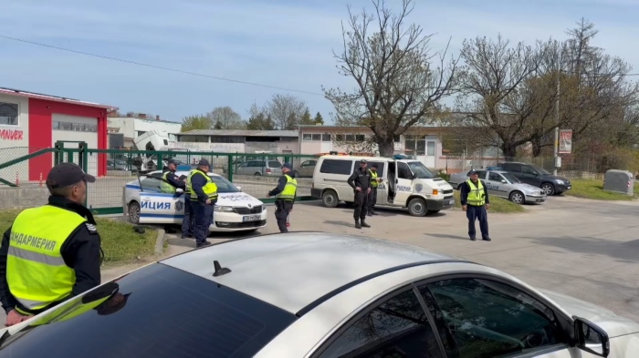 Акция \"Купен вот\" продължава: Кмет раздавал хранителни пакети за конкретна партия