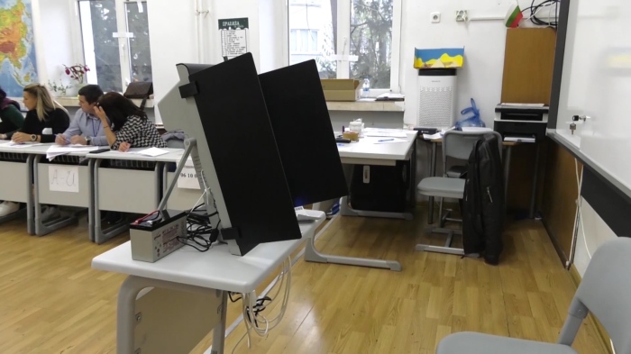 Два дни преди изборите: Започна доставката на машините за гласуване