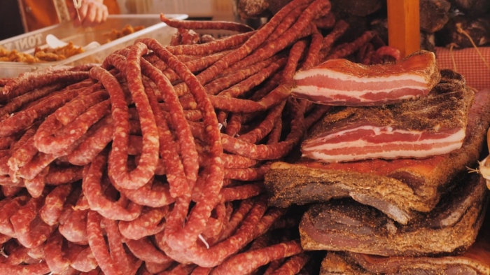 БАБХ затвори кланица край Пловдив: Близо 35 тона храна отива в екарисаж