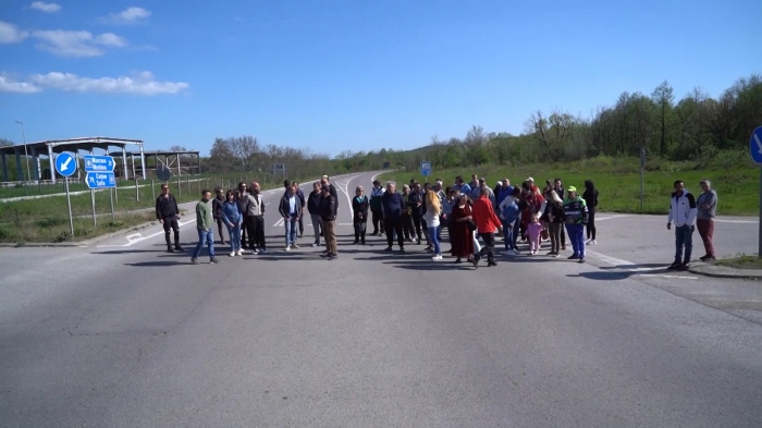 С искане за спешни мерки срещу катастрофите: Протест спря движението от Монтана за прохода \"Петрохан\" 