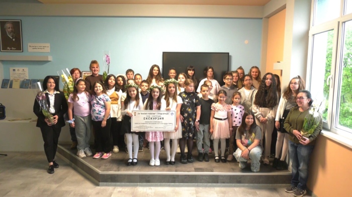 Ученици от ИОУ \"Васил Левски\" с призови места от Националната олимпиада по гражданско образование 