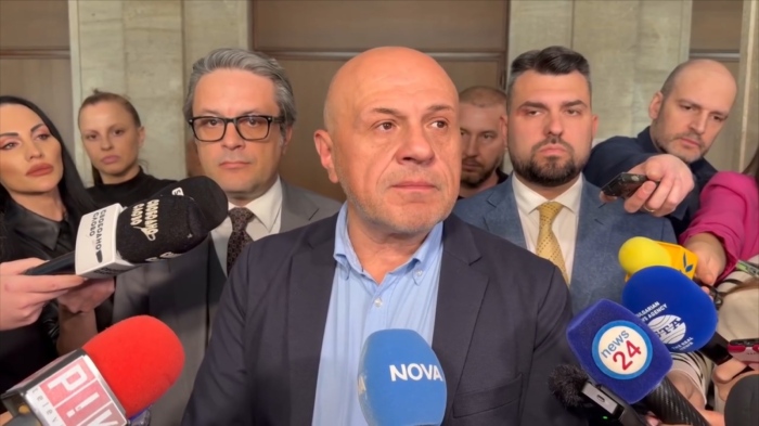 Свалиха охраната на Борисов и Пеевски 