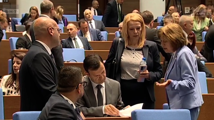 Трима депутати от \"ПБ\" подадоха оставки, двама стават областни управители