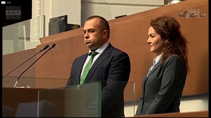 Новите депутати: Двама от \"Прогресивна България\" положиха клетва