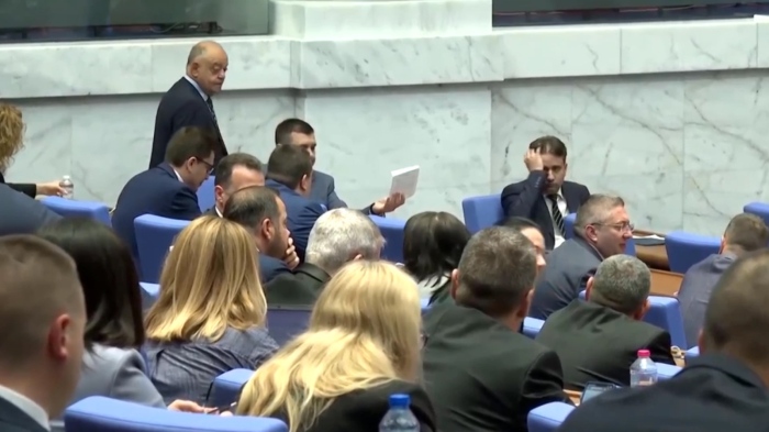 В последния работен ден: Удължиха сроковете на Законите за съдебната власт, КЗК и КЗП