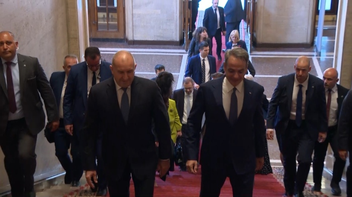 Премиерът Радев се срещна с Мицотакис: \