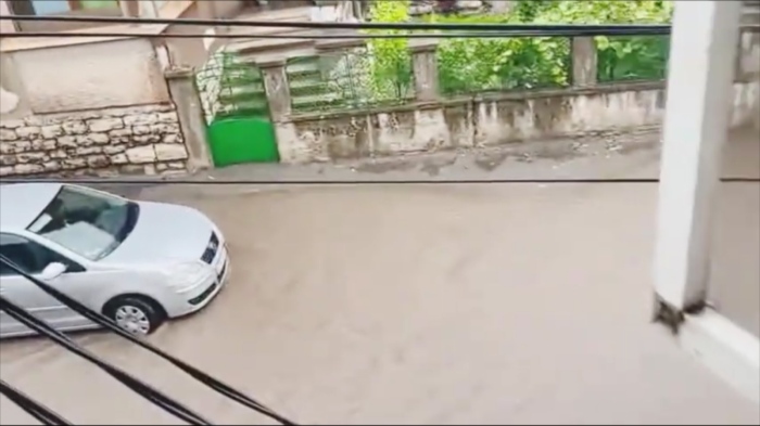 Порой наводни улици в Лом