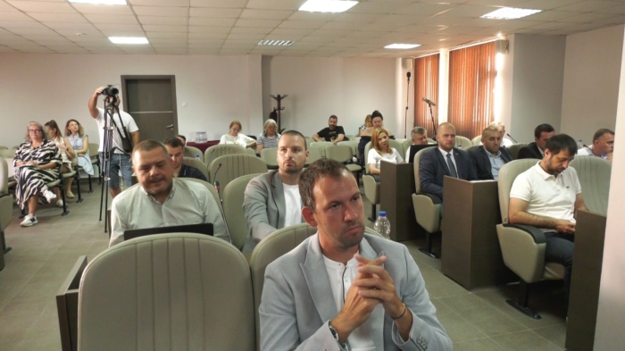 Отложиха дебата за званието \