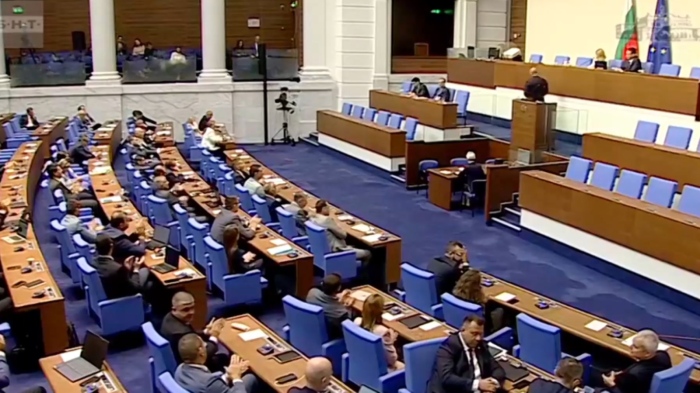 \"Айрян, суджук и пуешко филе\" - \"Възраждане\": \"Провалихте се около кошницата с грижа\"