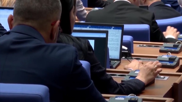 Пълна забрана на рекламата на хазарт: \"Демократична България\" внася законопроект