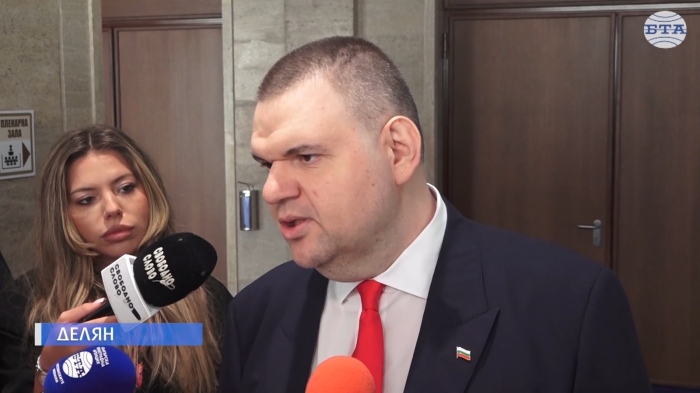 Пеевски отговори на Демерджиев: \"Освен да го кача на космически кораб и да го закарам на Марс\"