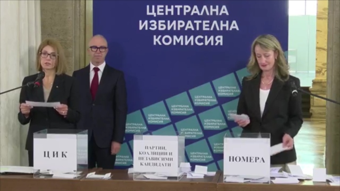 Жребият за вота: 28 кандидат-президентски двойки влизат в надпреварата 