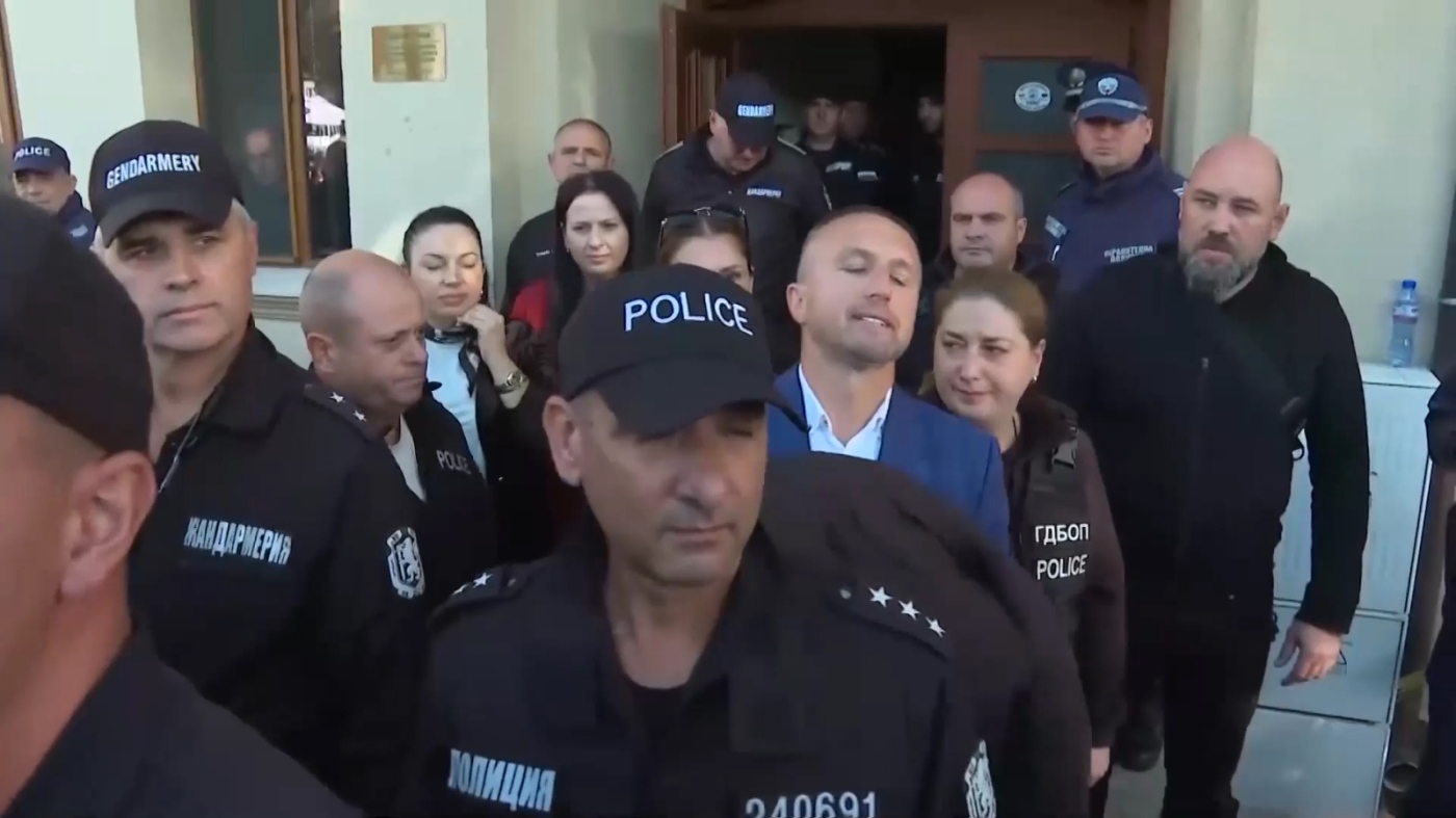ГДБОП с акция в община Белица: Изведоха кметът Радослав Ревански за разпит 